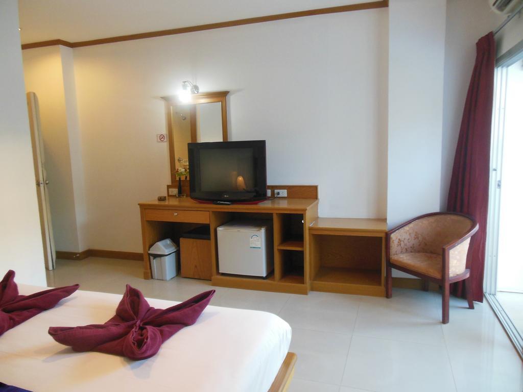 Park Eden Hotel Patong Luaran gambar