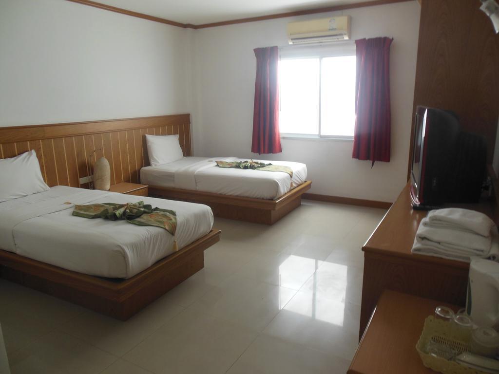 Park Eden Hotel Patong Luaran gambar