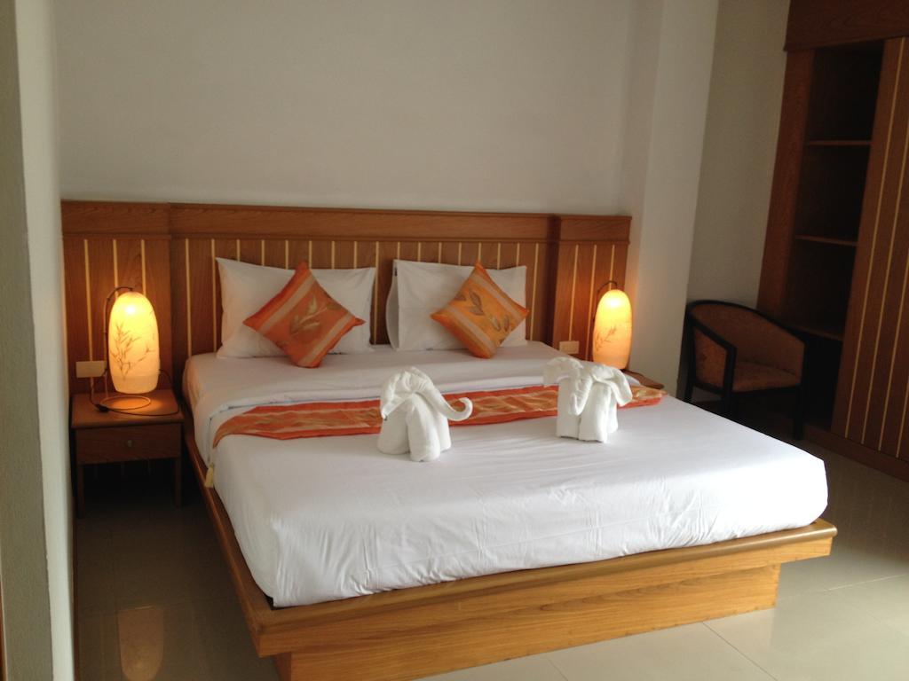 Park Eden Hotel Patong Luaran gambar