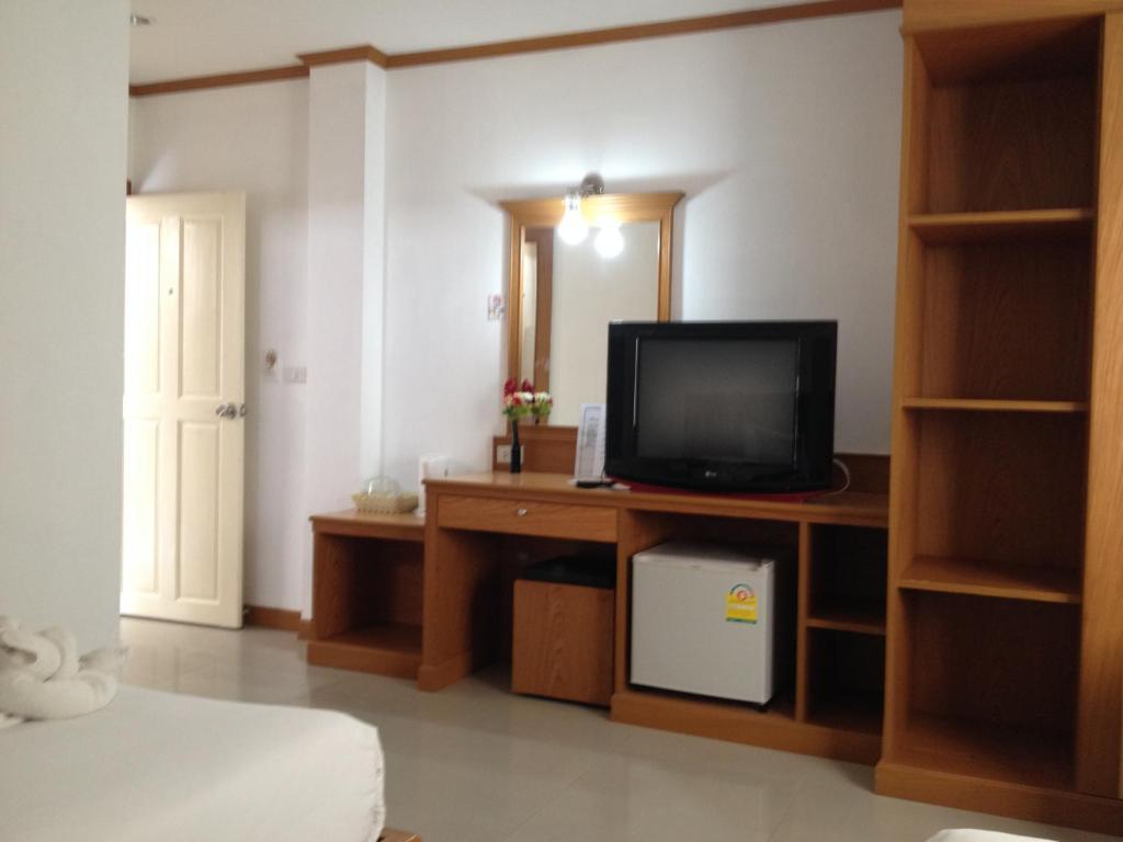 Park Eden Hotel Patong Luaran gambar