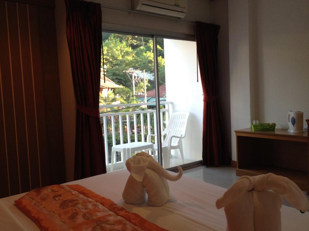 Park Eden Hotel Patong Luaran gambar