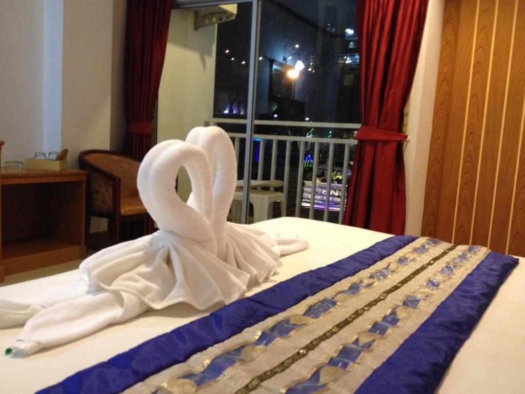 Park Eden Hotel Patong Luaran gambar