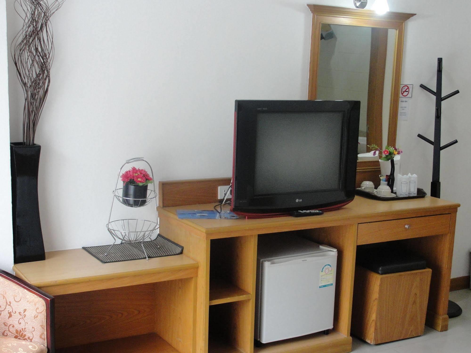 Park Eden Hotel Patong Luaran gambar