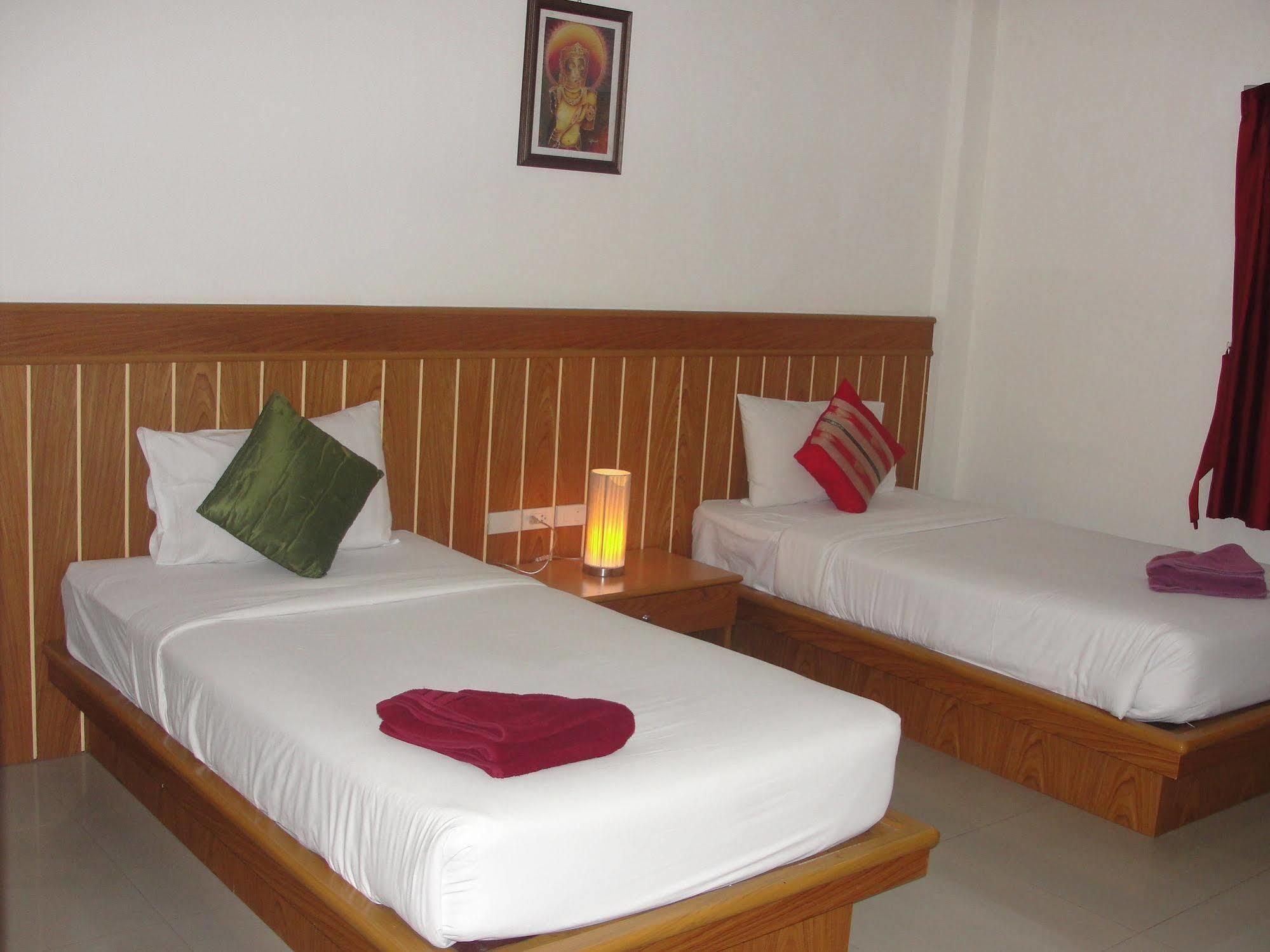 Park Eden Hotel Patong Luaran gambar