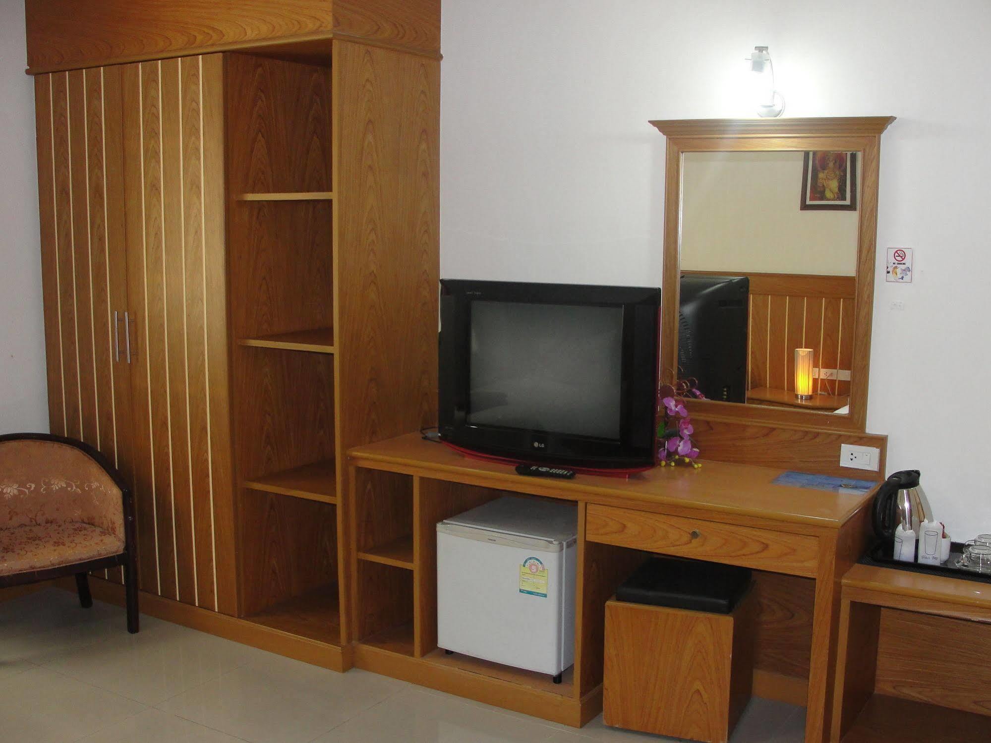Park Eden Hotel Patong Luaran gambar
