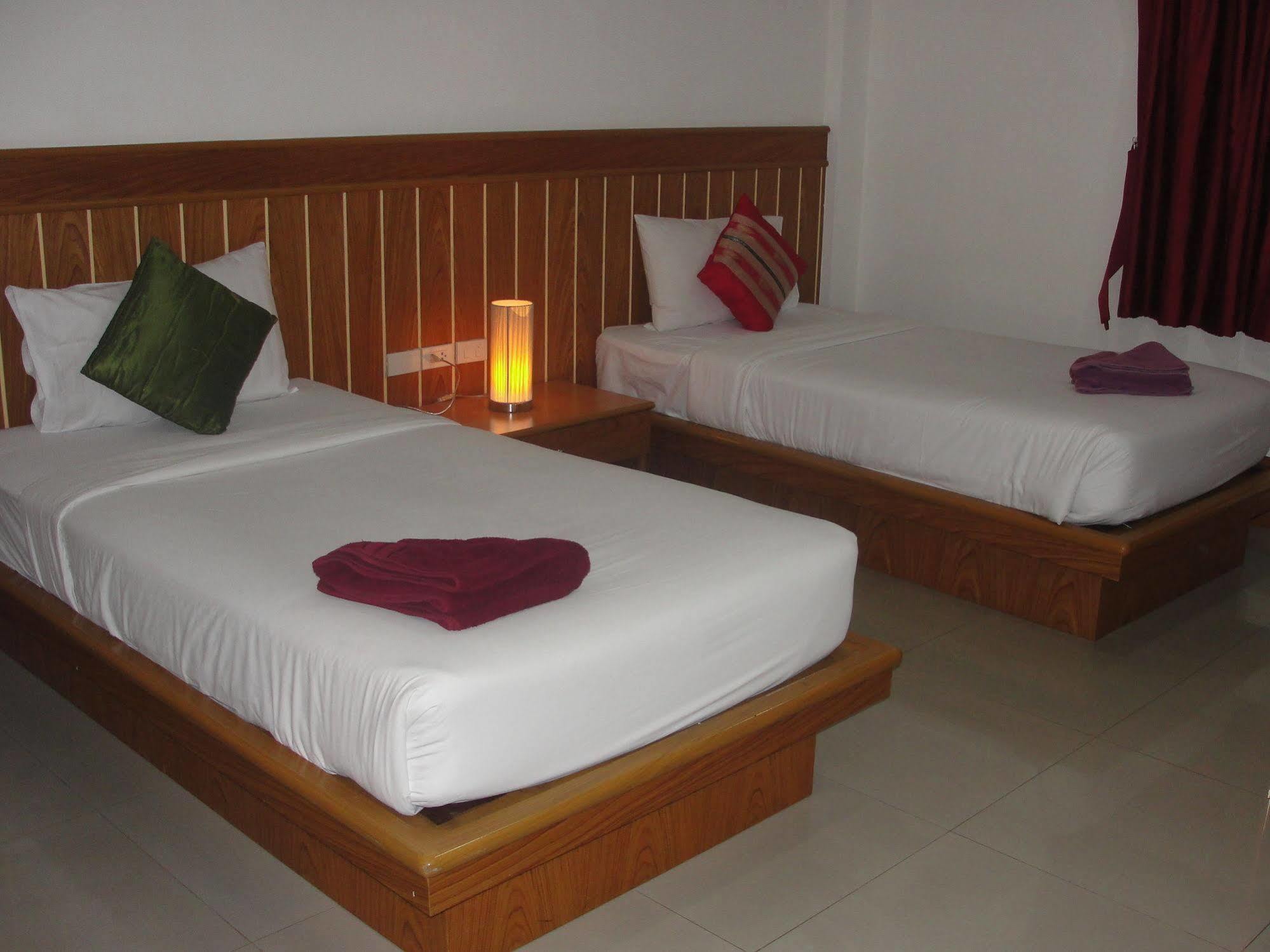 Park Eden Hotel Patong Luaran gambar