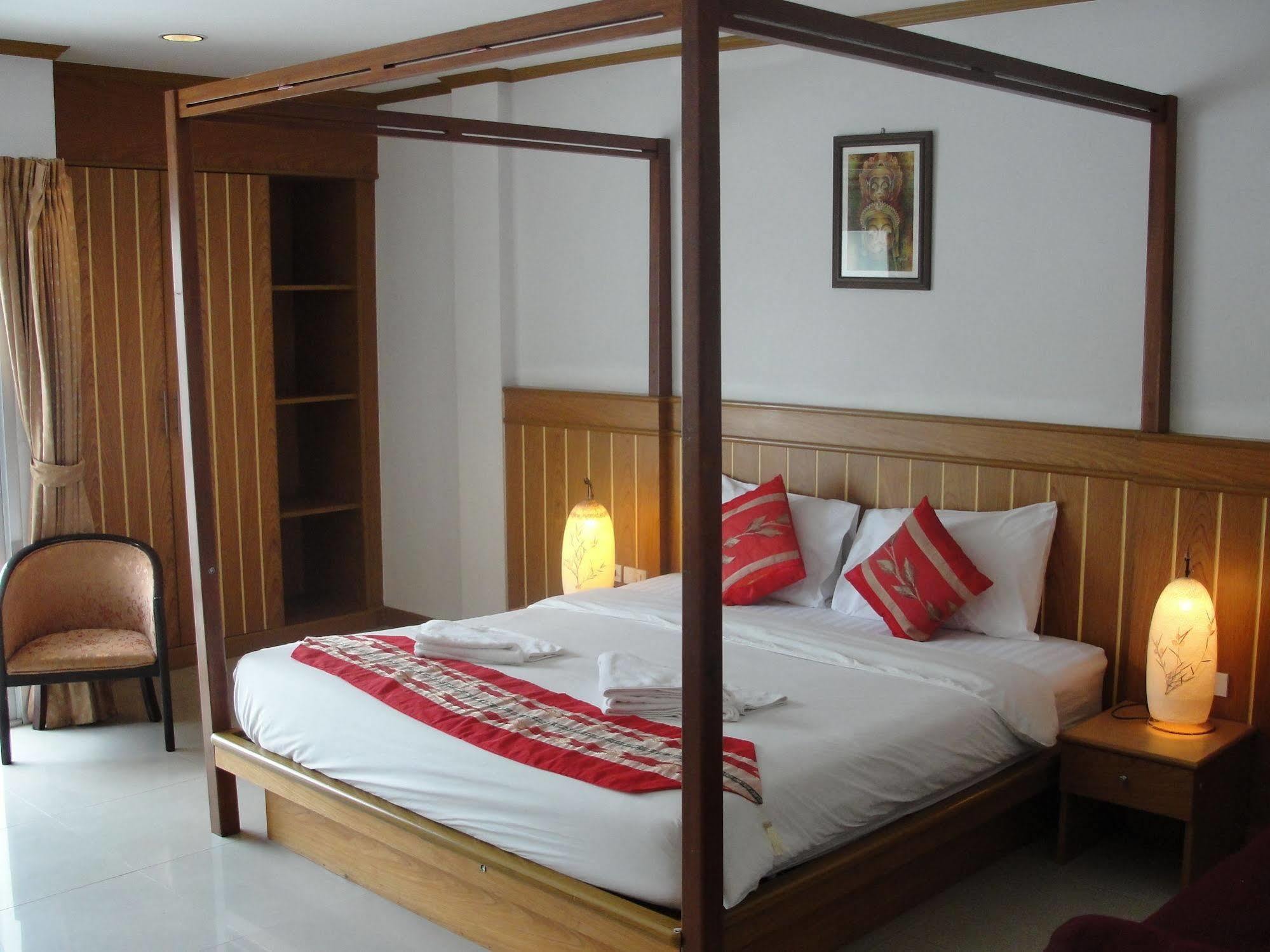 Park Eden Hotel Patong Luaran gambar