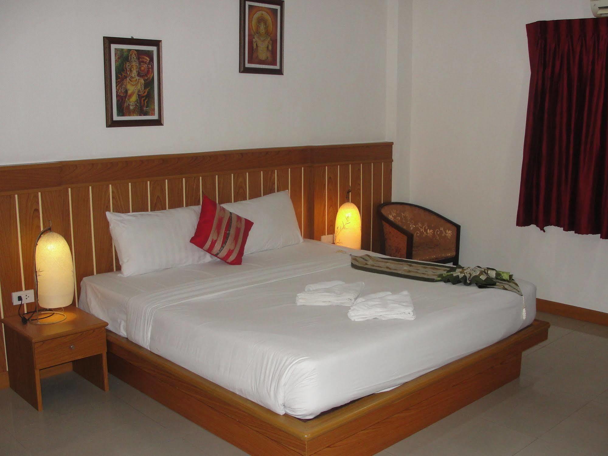 Park Eden Hotel Patong Luaran gambar