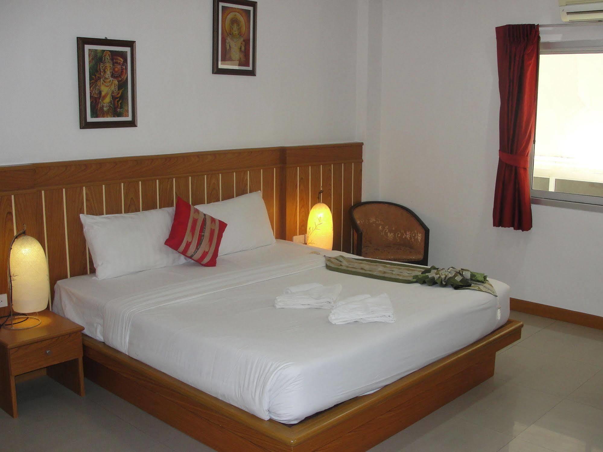 Park Eden Hotel Patong Luaran gambar